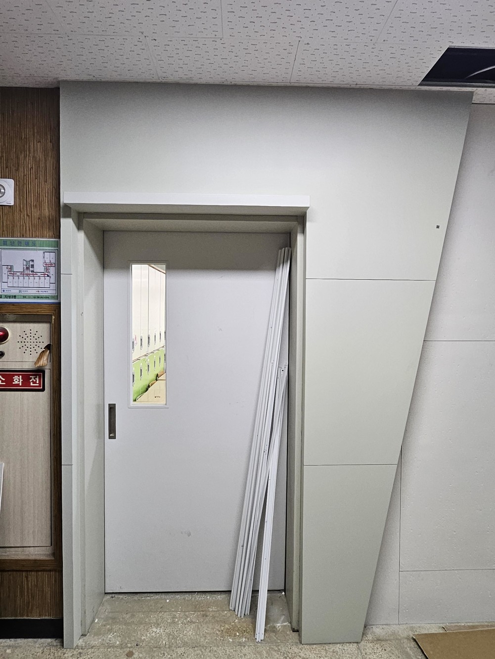 고등학교 리모델링 문틀